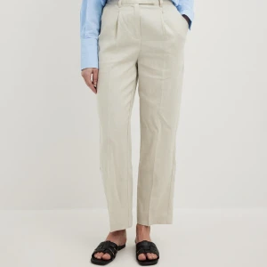 Linnebyxor - Beiga linnebyxor från NA-KD i storlek 36. Bra kvalitet och sparsamt använda💕