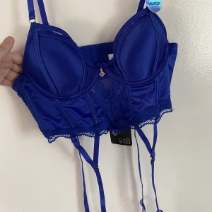 Underklädesset - Helt nytt med lappar kvar  Topp storlek 80B String storlek S