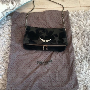 Zadig väska  - Super snygg!! Vill ha en ny och därför säljer denna❤️byter jätte gärna mot en  Stella mc , väskan är ett tecken på användning🥰 kan diskutera priset 