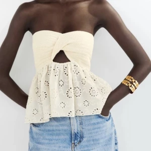 Topp - Säljer min topp från Zara då den inte kommer till användning lägre. Den är i storlek s men passar mig som har xs. Den är endast använd två gånger.