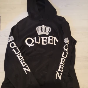 Queen hoodei - Nästan aldrig använd