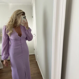 Sommarklänning  - Säljer denna fina sommar klännning i en lila färg från gintricot, som inte finns kvar på hemsidan. 💜