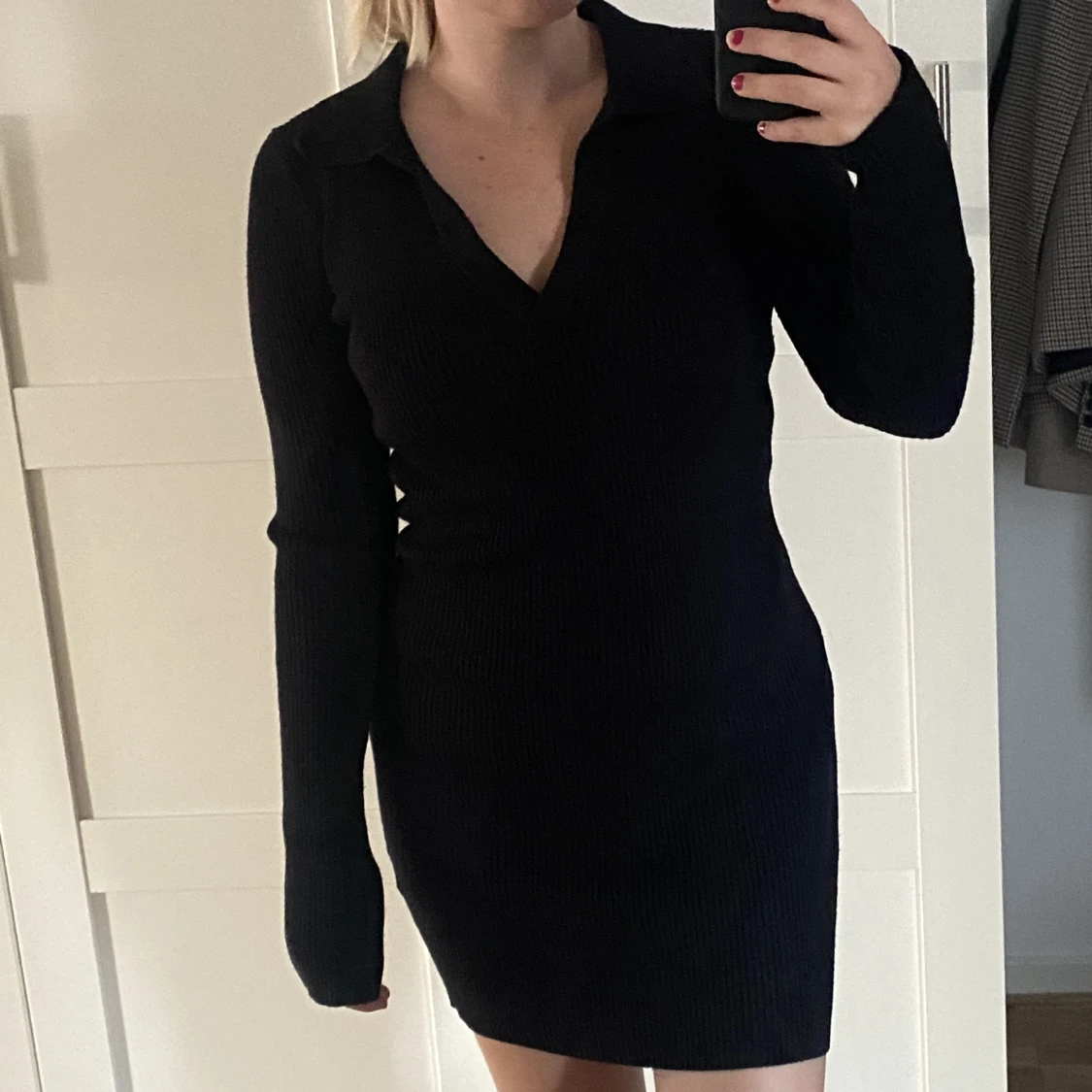 Svart långärmad klänning - 90