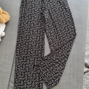 Byxor tunna mjuka S/M  - Tunna sköna byxor. 