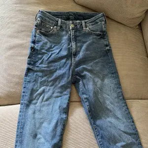 Oanvända jeans från HM. Storlek 34