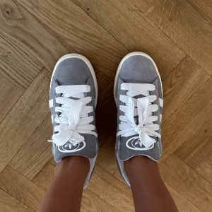 ADIDAS CAMPUS 00s  - Bra skick - använda en gång - (säljer pga för små) - ingen skolåda inkluderas 