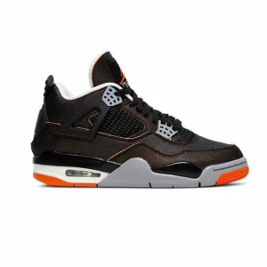 Jordan 4 starfish  - Äkta från footlocker har endast använt skorna 1 gång då ja kände att de inte riktigt va min smak de är svarta & orange 