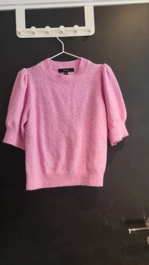 Rosa tröja - Säljer för fick en när jac fylde år! Jätte fin❤❤😚