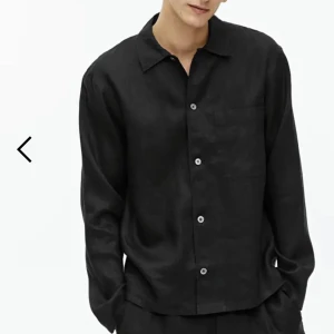 Linneskjortor  - Linneskortor från Arket. Storlek L 200kr styck. 