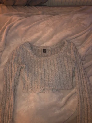 Grå topp - En grå topp från shein super mjuk o mysig 