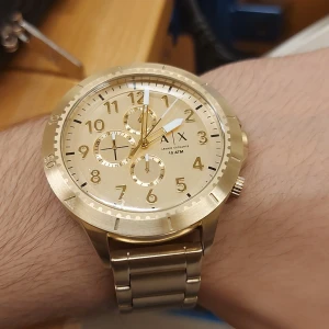 Armani exchange klocka - Helt ny klocka köpt 3 dagar sen vill sälja den eftersom jag fick den som en gåva men redan har en.