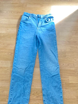 Jeans bik bok - Säljer bik boks 90s straight jeans i nyskick. Använda 1 gång 