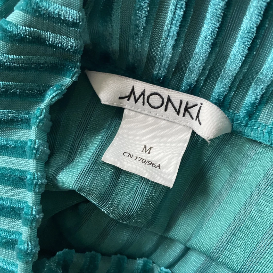 Snygg polo från MONKI - 90