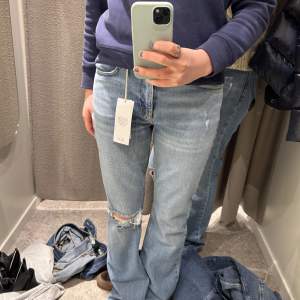Snygga jeans från Gina Tricot. Sparsamt använda! Skriv privat för fler frågor💗
