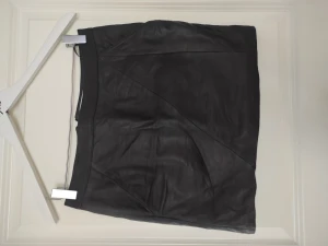 Äkta skinnkjol - Finns i Frölunda alt skickas  Bra använt skick (Hund och katt finns i hemmet)