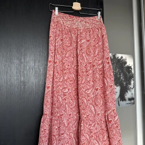 långkjol - långkjol ifrån zara, inte använd så mycket❤️