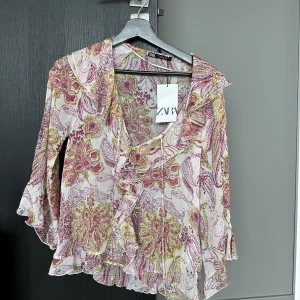 zara blus - jättesnygg zara blus, oanvänd! 
