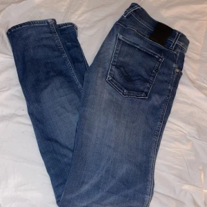 Replay Jeans - Replay Anbass storlek 31. Väldigt bra skick 9/10. Hör av dig vid funderingar!