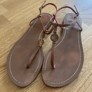 ralphlauren sandaler  - Säljer dessa ralphlauren sandaler då den inte används längre 