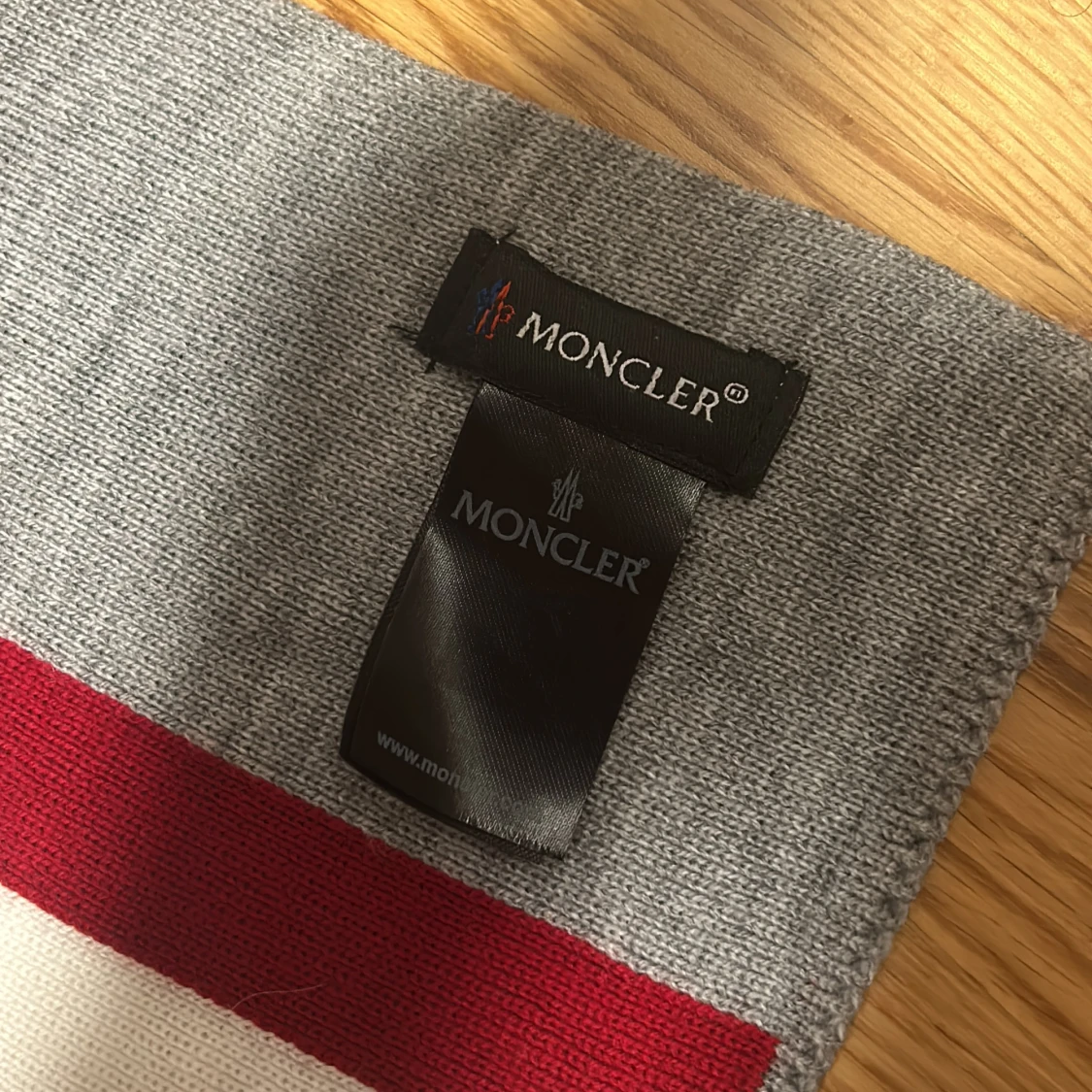 Moncler halsduk  - 91
