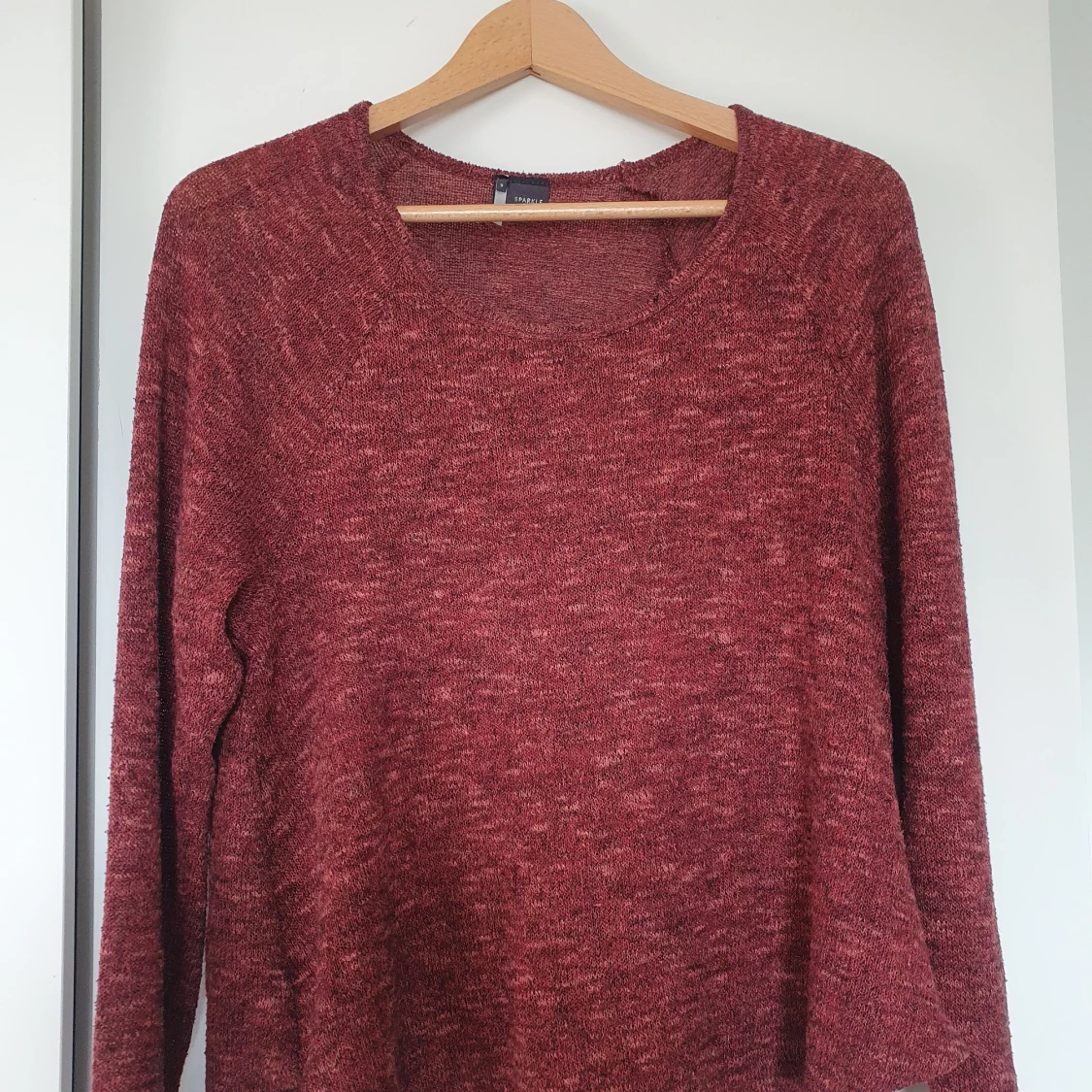 Roströd stickad tröja