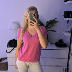 T-shirt  - En super söt rosa t-shirt 