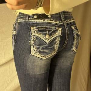  Super fina miss me jeans som är vintage ! skinny modell !    säljer för att jag ej använder de.    Förhandlingsbart pris! 🩷🪩