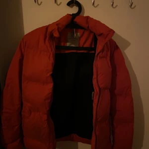 Jack and jones originals jacka - Säljer min gamla jack and jones originals jacka då jag har växt ur den.