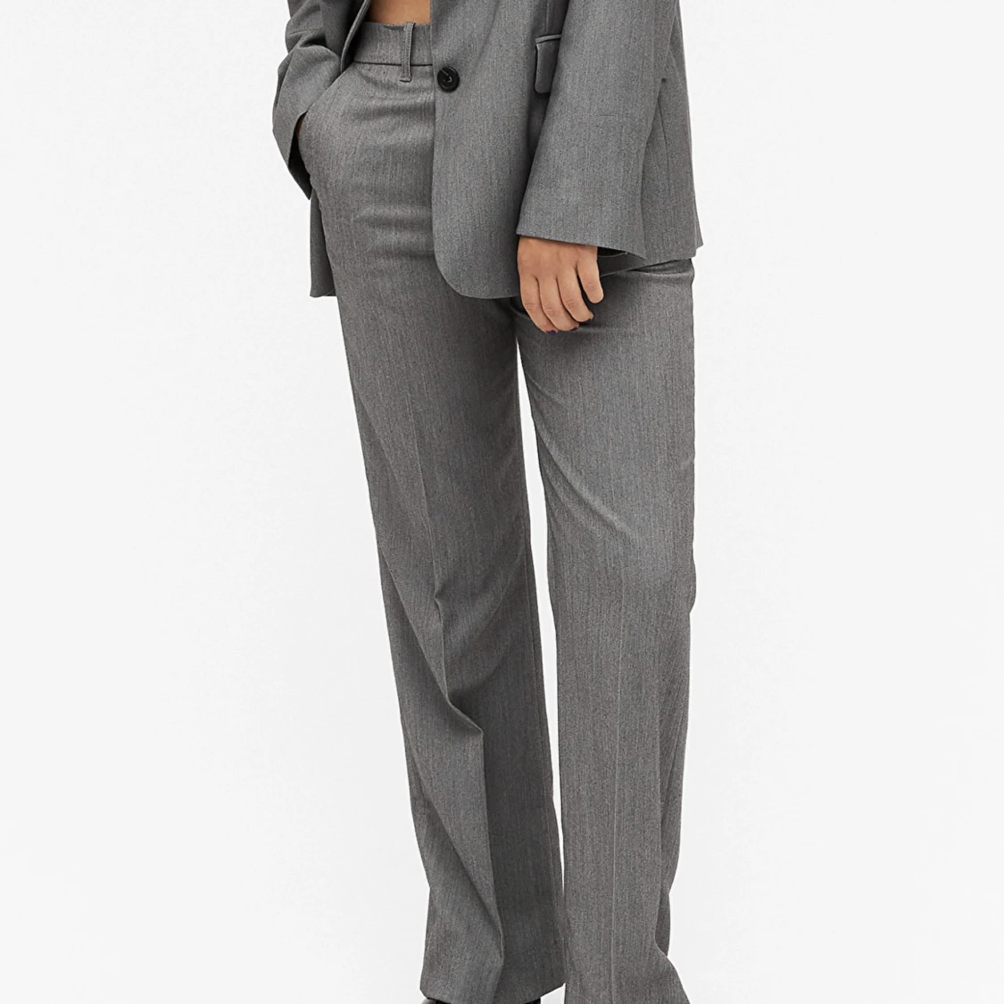 Grå kostymbyxor