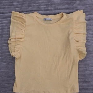 Gul topp - Pris kan diskuteras!😊 