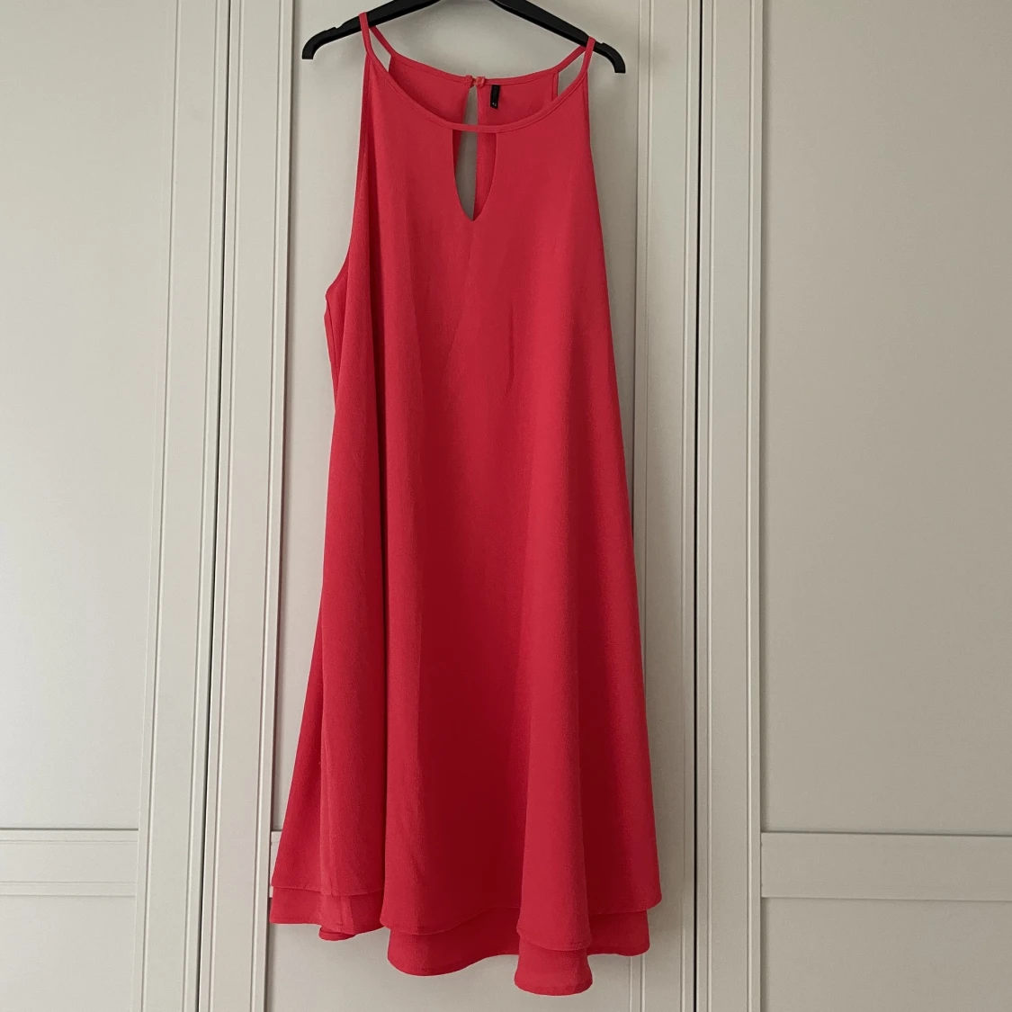 Fin klänning med detalj i ryggen