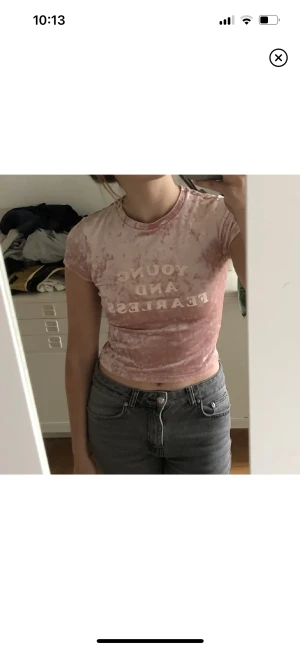 Rosa topp - Rosa topp från hm med tryck. Köparen står för frakten. 