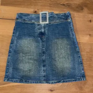 Vintage jeans kjol från Kappahl, inga defekter. Stl S.
