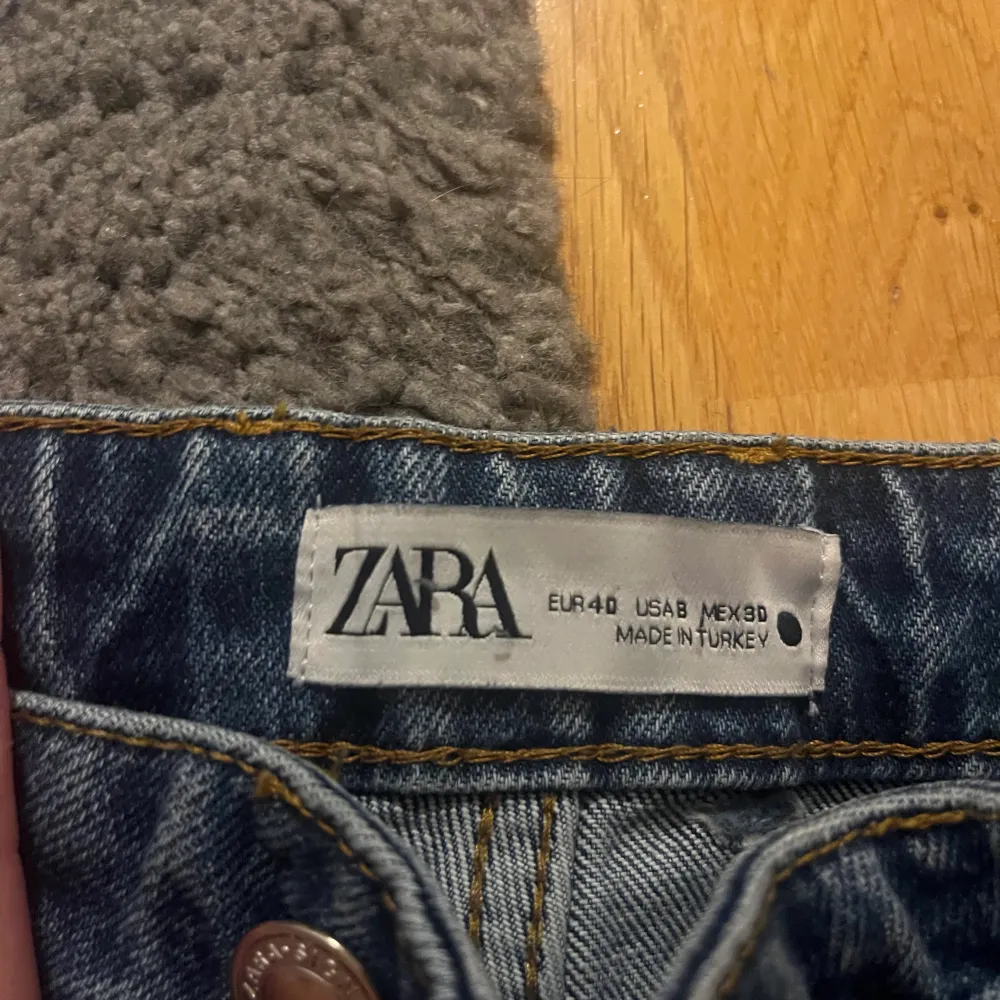 Blåa jeans från Zara, sällan använda, strl 40. Jeans & Byxor.