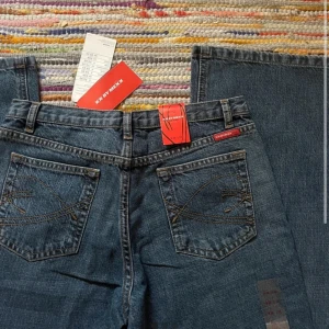 Miss sixty jeans - Säljer fina low waist bootcut jeans som jag köpt på vinted men tyvärr inte passade mig, därav helt oanvända. Såldes för storleken M men skulle säga mer XS/S 💗