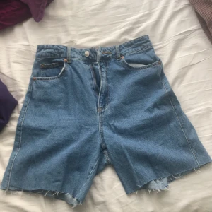 H&M  - Använt fåtal gånger fint stick  Nypris 300kr 