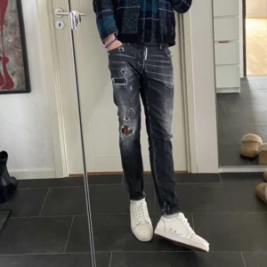 Dsquared2 jeans  - Passar mig inte längre så försöker ba bli av med dem  8/10 cond  Strlk 46 