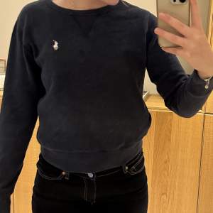 Mörkblå sweatshirt från Ralph Laursen i storlek S