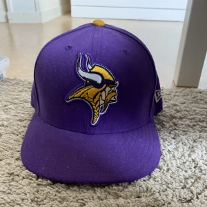 New era keps - Lila new era keps i fint skick. Flera kepsar för billigare pris!