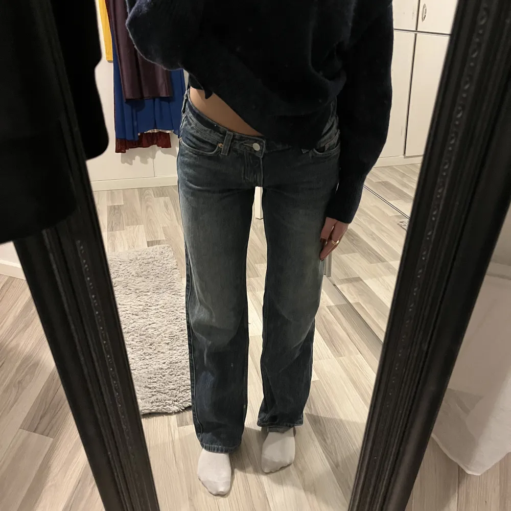 Weekday jeans storlek 25 längd 32, använda några gånger men är i bra skick. Jeans & Byxor.