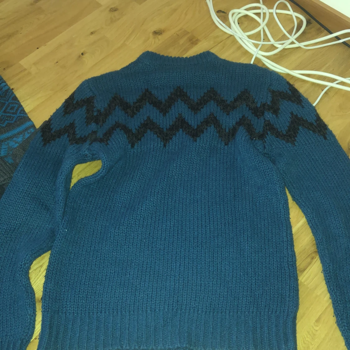 Large blue sweater  - 90