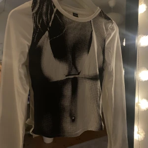 Cool tröja  - Cool tröja med tryck! Sitter tajt 