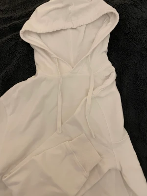 Hoodie från Cubus - Säljer denna jätte fina hoodien från Cubus. Använd cirka 2 gånger, så väldigt bra skick.😊