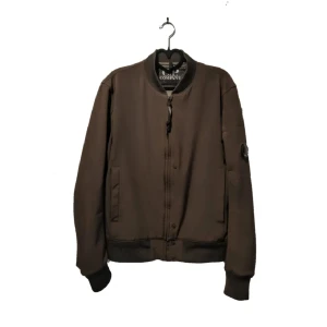 CP COMPANY JACKAN - Inga skavanker, fräsch o känns som ny! 