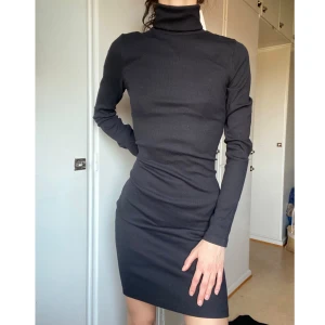 BIK BOK klänning - Klänning från BIK BOK med prislapen kvar (se bild 3)