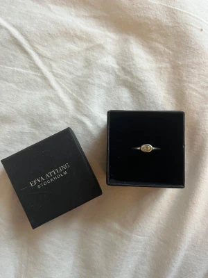 Efwa Attling Love Bead - En superfin ring från Efwa Attling med asken kvar💚 strl 18, använd ett fåtal gånger💚