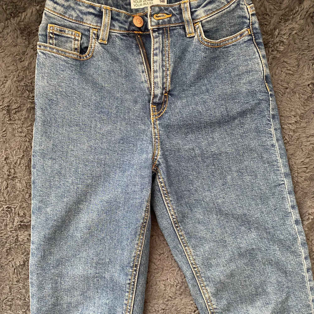 Helt ny mörkblå Cubus jeans. Barnstorlek passar bra som XS. Jeans & Byxor.