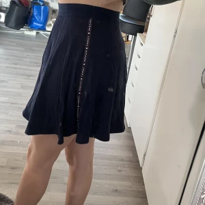 Kjol - Fin kjol i skönt material, använd ett fåtal gånger🫶🏻