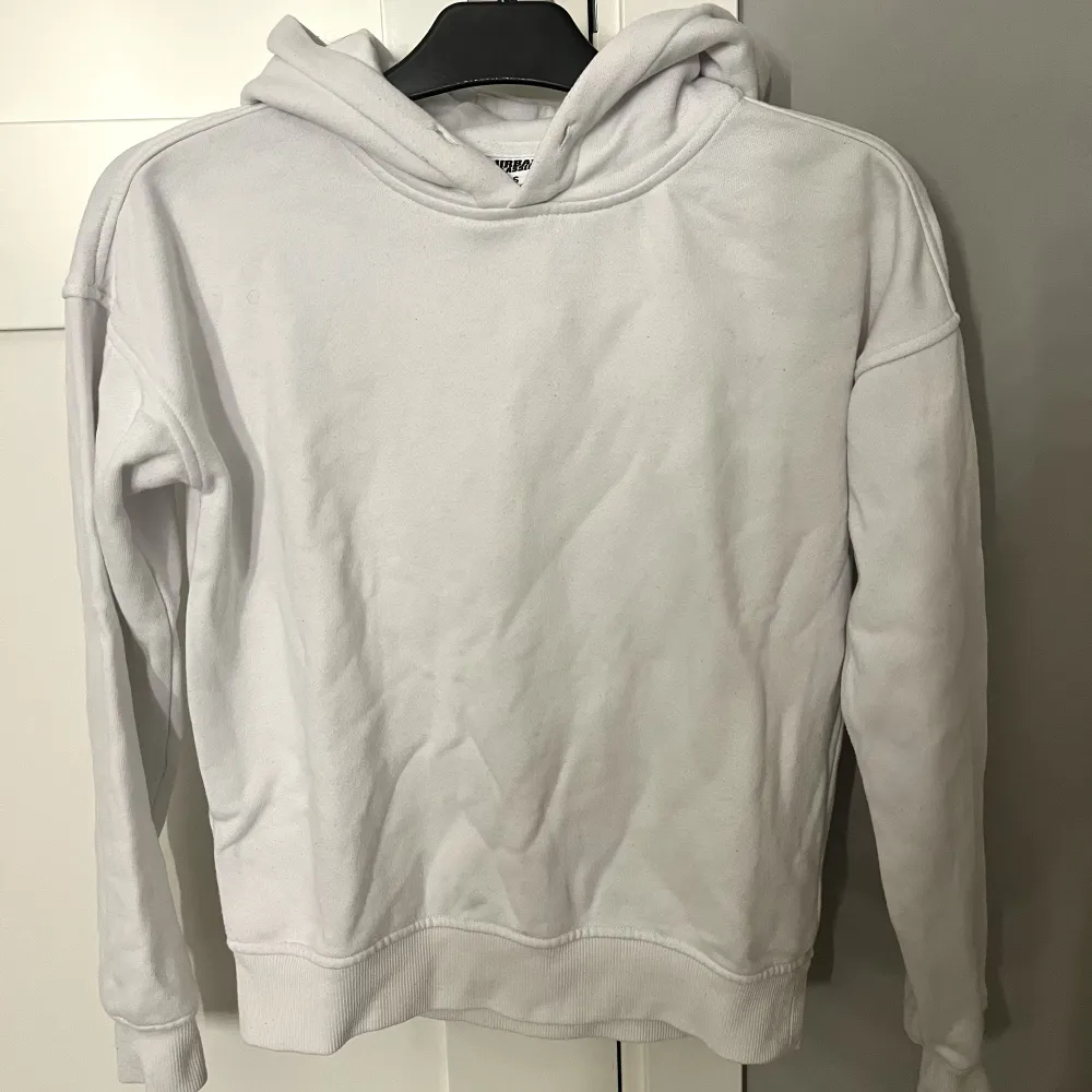 Säljer dessa hoodies !! Den vita är i storlek S och den ljusrosa i storlek XS. Hoodies.