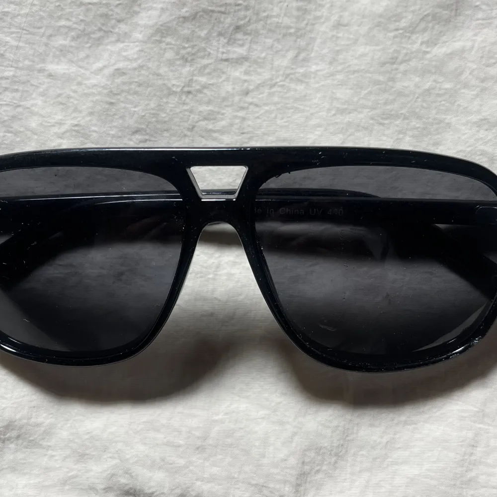 Solglasögon från NA-KD. Älskar men har för många solglasögon så behöver bli av med några❤️. Accessoarer.